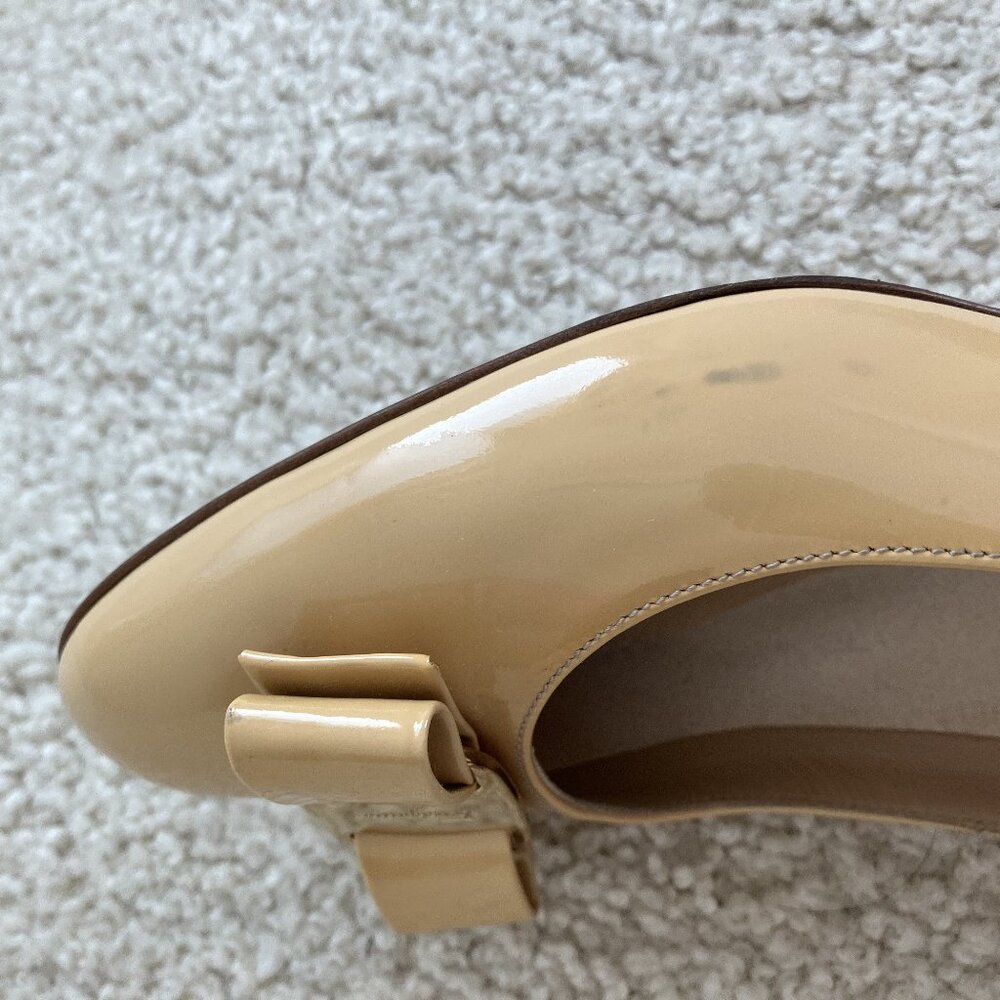Salvatore Ferragamo Women Vara Pump  sz7.5B –Amaretti (Tan/Beige) Patent Leather - Picture 10 of 16